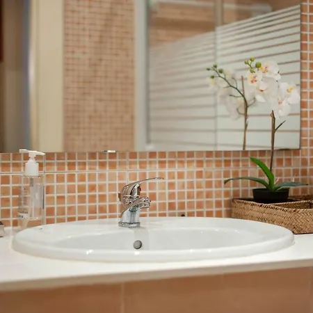 2 Bedroom With Patio Next To Avenida Da Liberdade