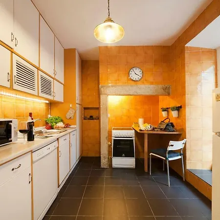 2 Bedroom With Patio Next To Avenida Da Liberdade Διαμέρισμα *