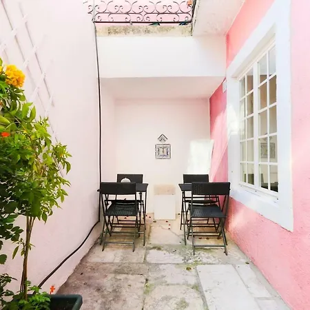 Apartment 2 Bedroom With Patio Next To Avenida Da Liberdade Lisbon