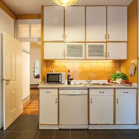 2 Bedroom With Patio Next To Avenida Da Liberdade * Lisboa