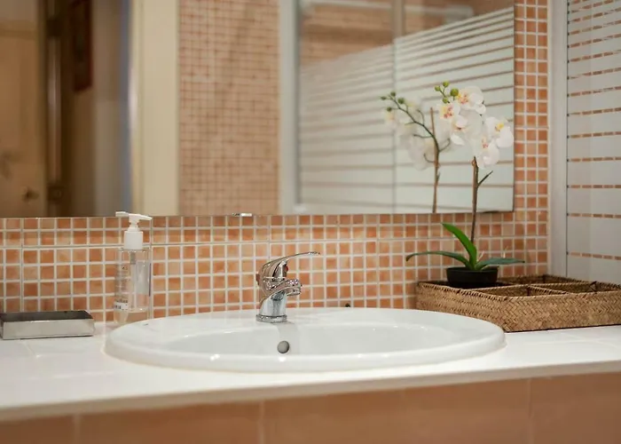 2 Bedroom With Patio Next To Avenida Da Liberdade