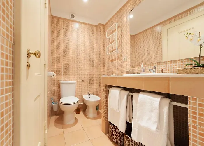 2 Bedroom With Patio Next To Avenida Da Liberdade * Lisboa