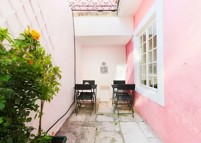 Lägenhet 2 Bedroom With Patio Next To Avenida Da Liberdade Lisboa