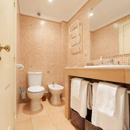 2 Bedroom With Patio Next To Avenida Da Liberdade * Lisbona