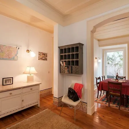 Appartamento 2 Bedroom With Patio Next To Avenida Da Liberdade *