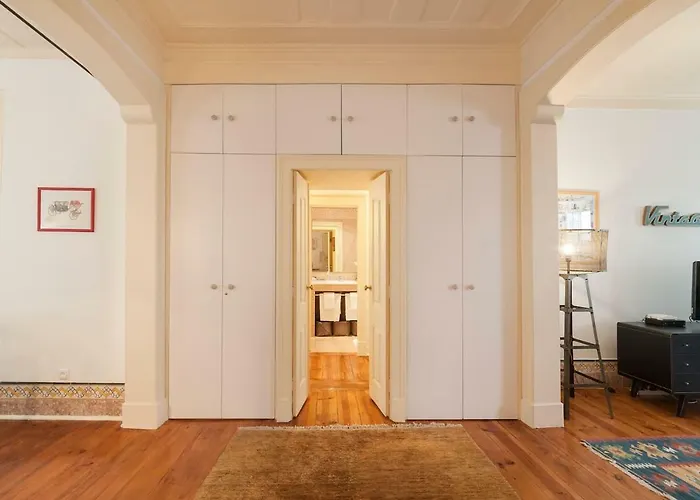 アパート 2 Bedroom With Patio Next To Avenida Da Liberdade *