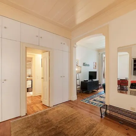 아파트 2 Bedroom With Patio Next To Avenida Da Liberdade *