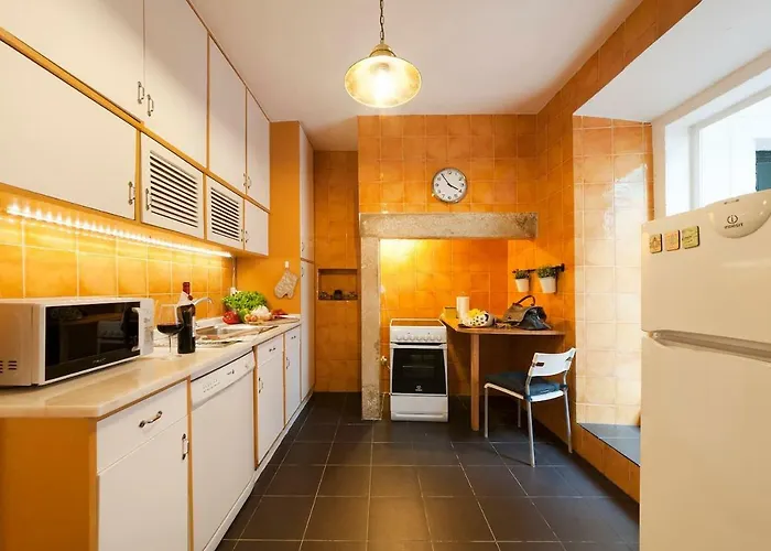 2 Bedroom With Patio Next To Avenida Da Liberdade דירה *