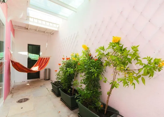 דירה 2 Bedroom With Patio Next To Avenida Da Liberdade *