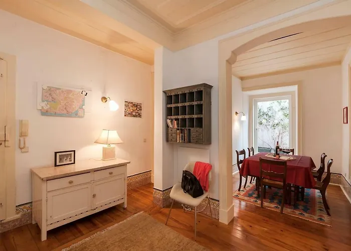 דירה 2 Bedroom With Patio Next To Avenida Da Liberdade *
